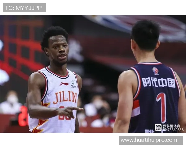 亨特上半场表现出色6投5中轻松斩获12分6篮板1助攻1抢断 亨特上半场表现出色6投5中轻松斩获12分6篮板1助攻1抢断