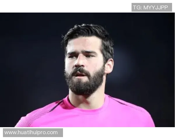 利桑德罗随队恢复有球训练预计10月底前重返赛场 利桑德罗随队恢复有球训练预计10月底前重返赛场